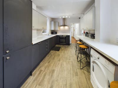 Spacious Double Bedroom for Rent Main Photo
