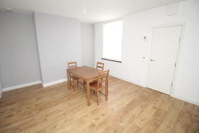 Double Room with En-Suite – Close to Leeds R4 5SG Main Photo