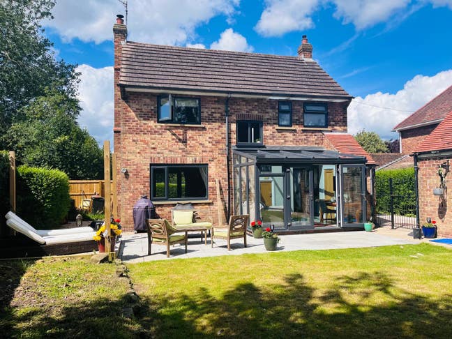 Rooms to rent, very close to Scarborough hospital  Main Photo