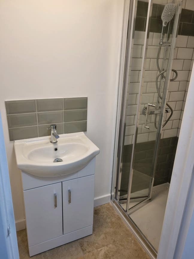 Self contained flat to rent Main Photo