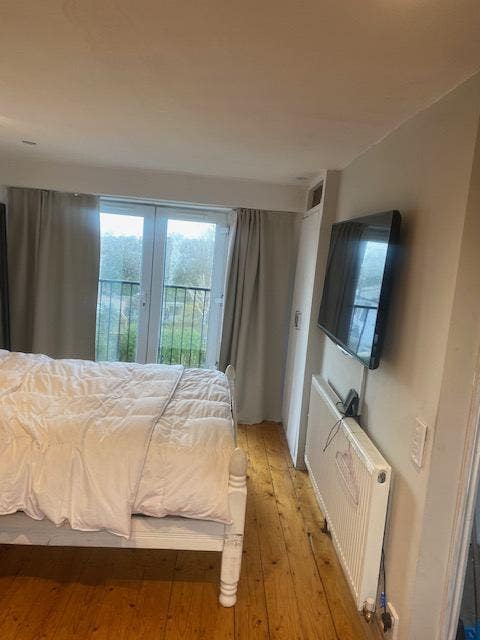 Wimbledon, Ensuite Double Room Family House Share. Main Photo