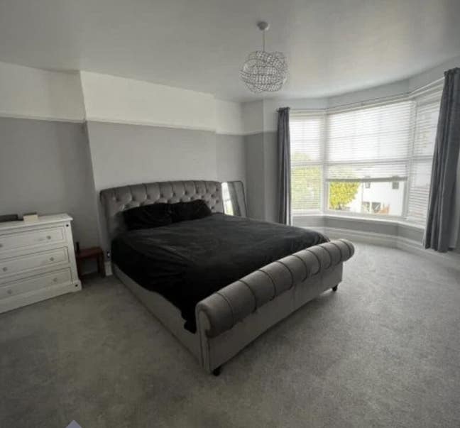 Large double bedroom with walking wardrobe Main Photo