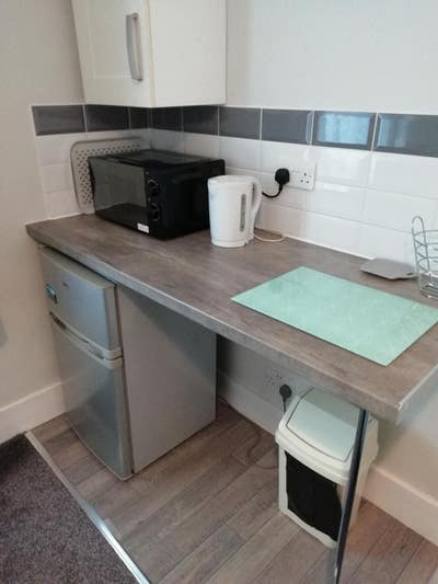 Single and Double Rooms Available Now, No Deposit. Main Photo