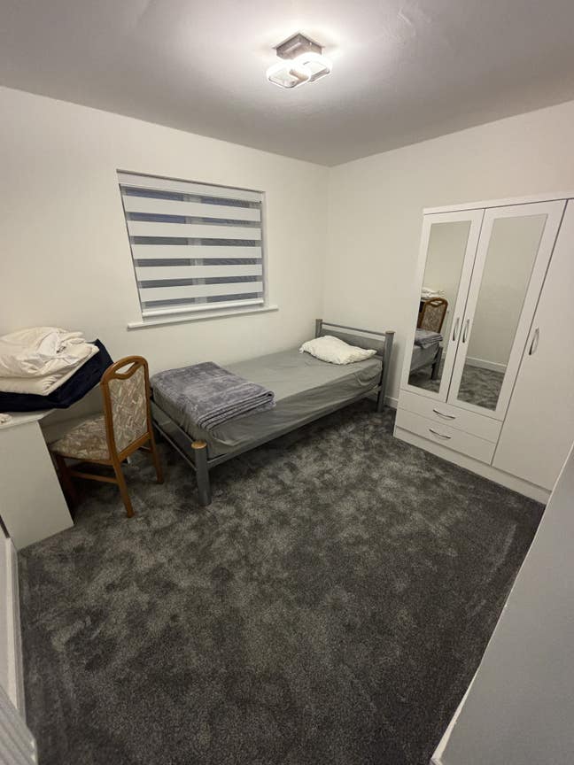 Spacious single room Main Photo