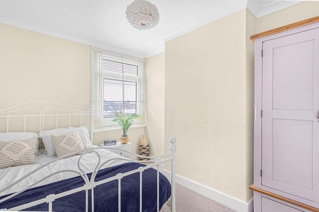 Double Bed in a Beautiful House All Bills Included Main Photo