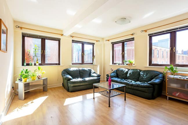  2 Large Bright Double with bathroom  Main Photo