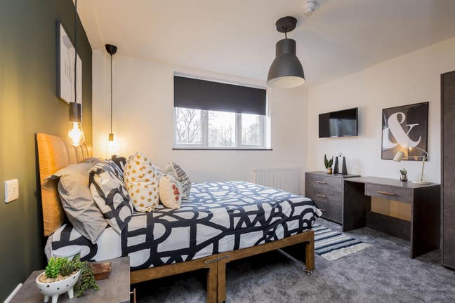Luxury Living 💥 One En-Suite Room Left💥 Main Photo