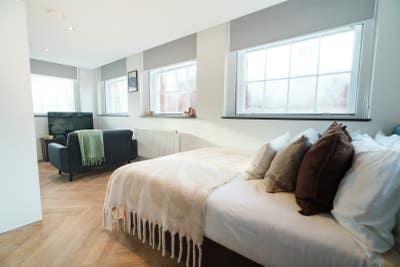 Luxury City Centre Studio inc bills and Ctax Main Photo