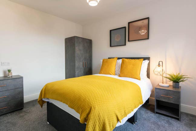 Double, Ensuite Room. Failsworth Main Photo
