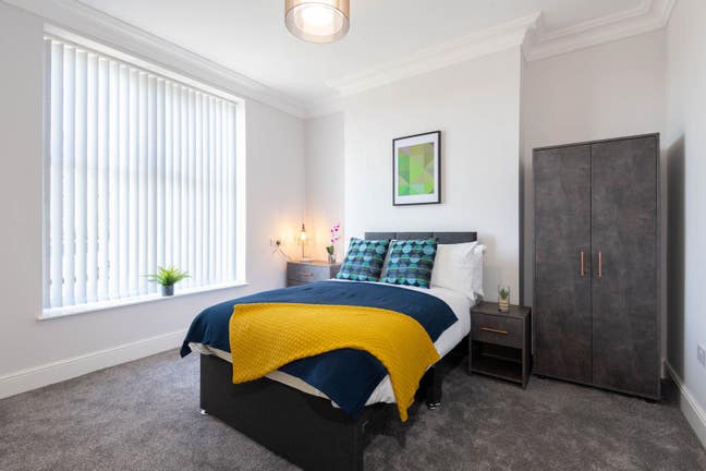 Double, Furnished Room. Failsworth  Main Photo