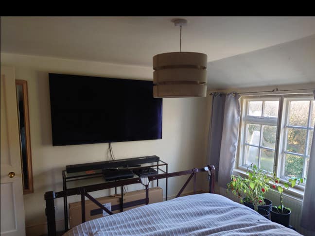 The Mill………King size bed,….. all bills included Main Photo