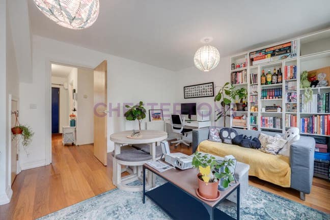 Spacious 2-Bedroom Duplex in Prime Greenwich Main Photo