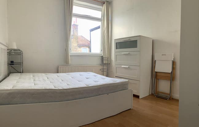 Bromley Nth (BR1) Room to Let in 4 Bed House Main Photo