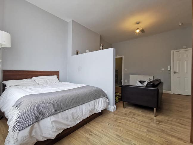 Bills Included Studio Flat, Heathfield Park, NW2  Main Photo