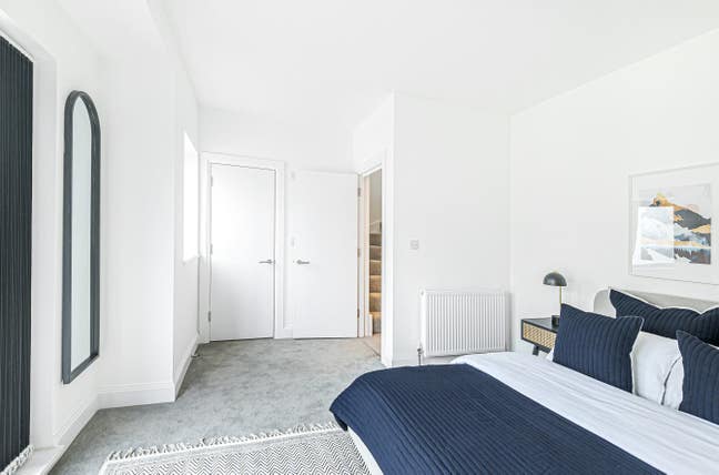 Stunning Ensuite in the heart of Balham  Main Photo