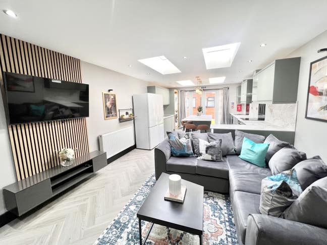 New Luxury Houseshare - Borehamwood Central Main Photo