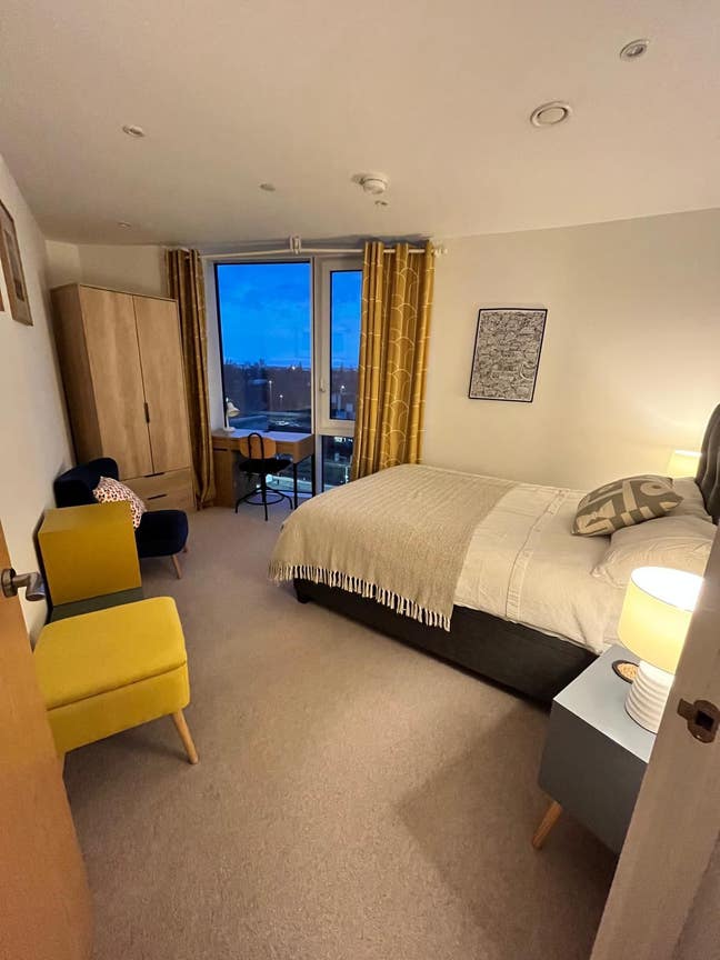 Cozy room for 1 with almost all to yours bathroom Main Photo