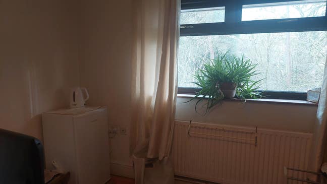  Double room, shared kitchen and shower room Main Photo