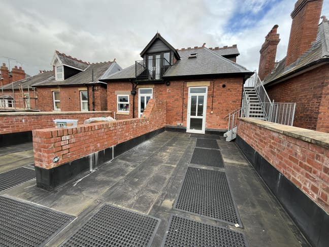 33sq m property, self contained on the first floor Main Photo