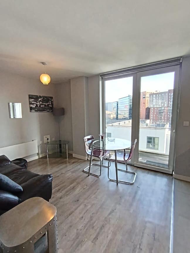 🏡 Modern City Centre Studio – Prime Location! Main Photo