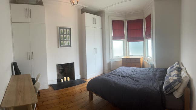 Large double room in terrace house Main Photo