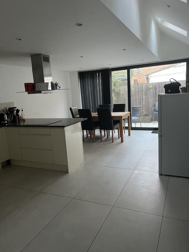 Modern and Lovely Room in Fulham  Main Photo