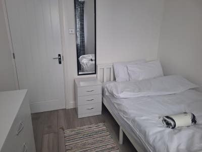 Tidy 5 bed house  with a bit of luxuty Main Photo