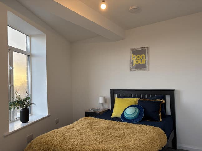 Co-Living ⭐️ Apartment-Share🏠 En-suite Room🚿 Main Photo