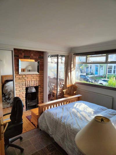 1 King size bedrooms in 2floor house with garden Main Photo