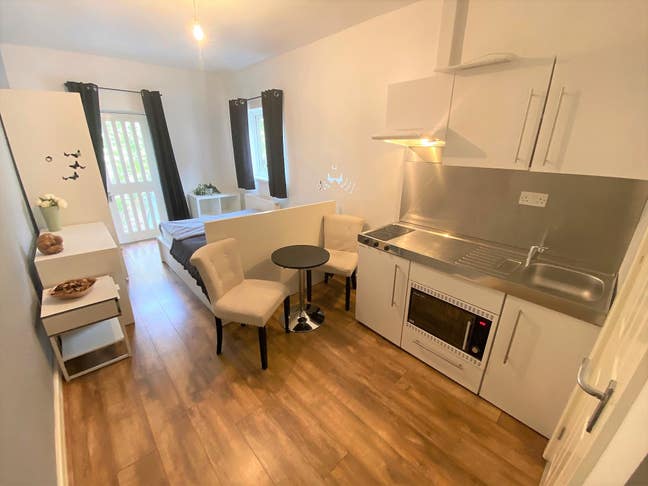 Self Contained Studio, bills included Main Photo