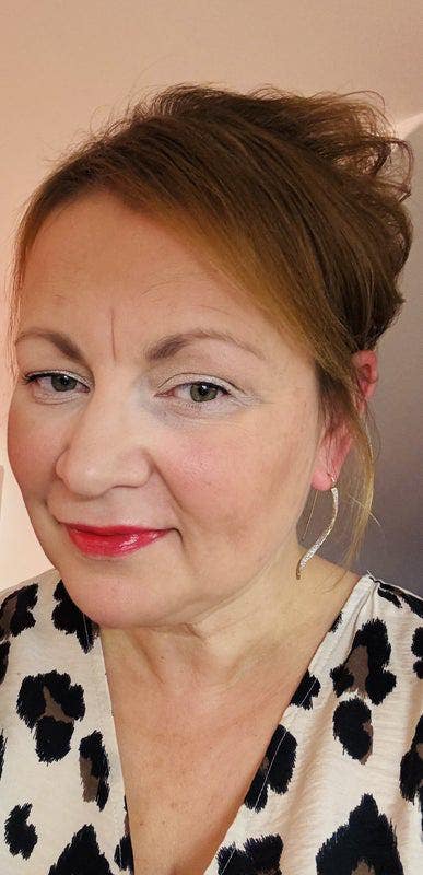 I am a professional female aged 46. I am look... Main Photo