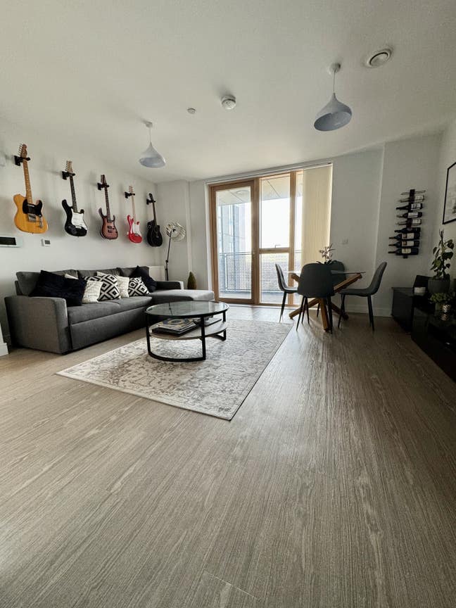 Bright, spacious flat near Wembley with Balcony Main Photo