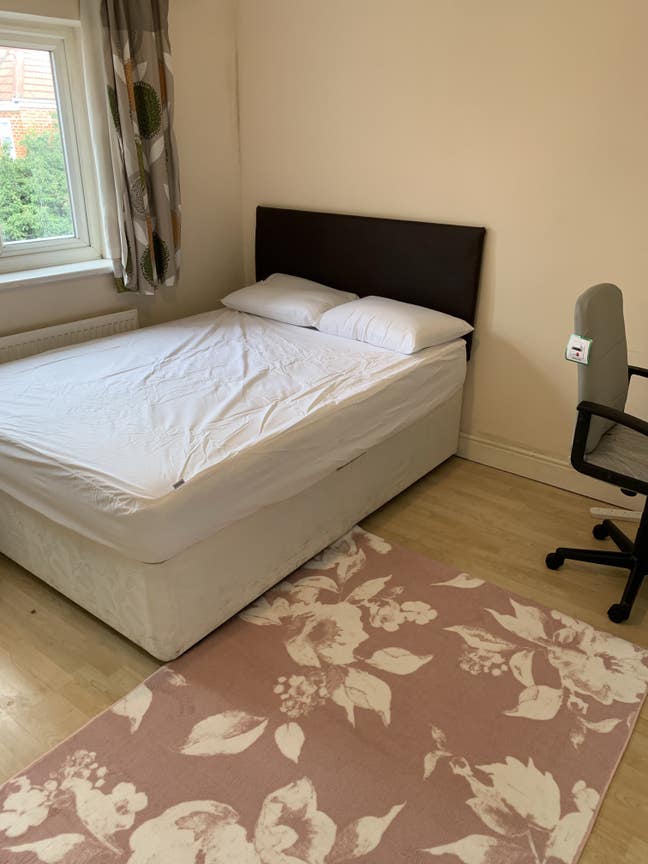Double Room in Slough Main Photo