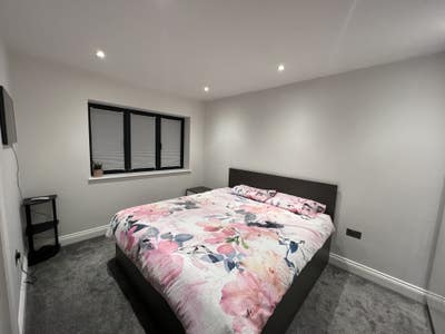 Double room to rent in a quite house Main Photo