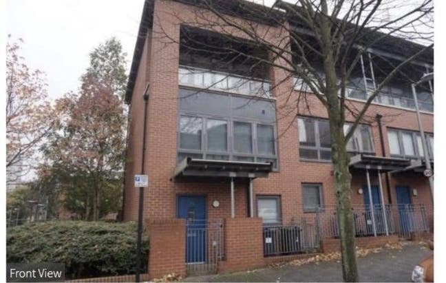 Double bedroom in Townhouse &pound;450/month + bills Main Photo