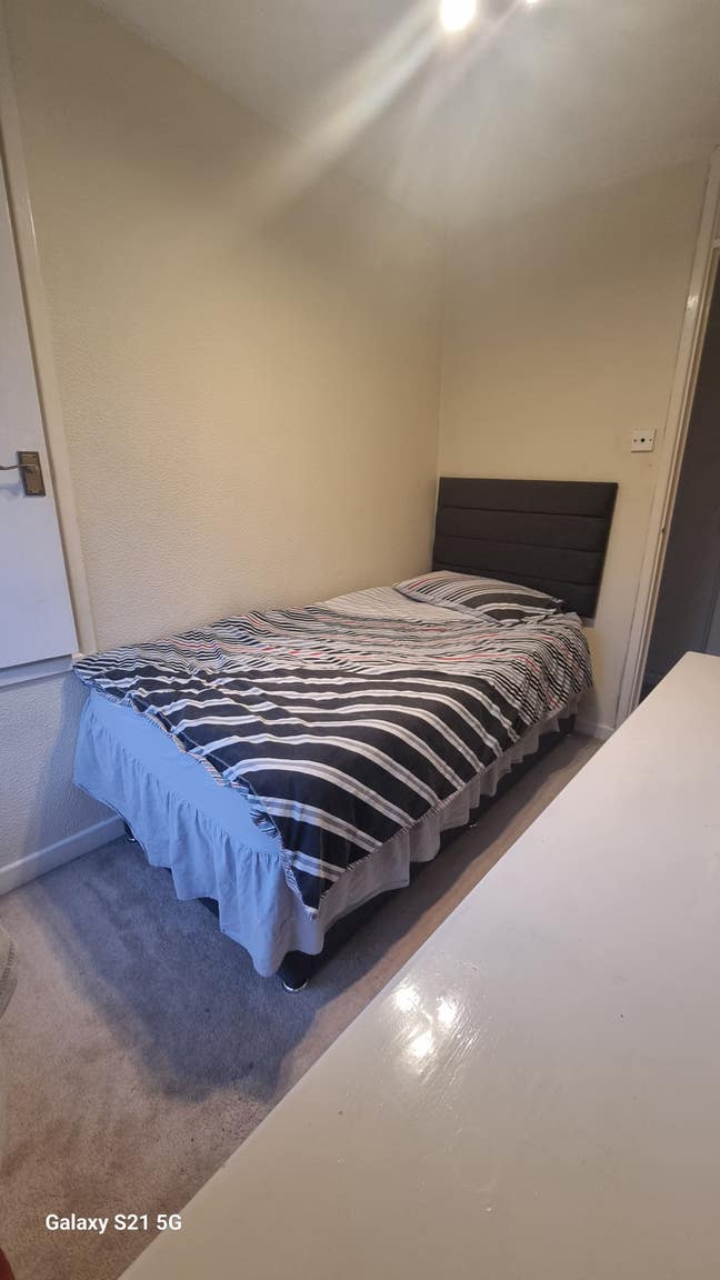 Single room with own bathroom in safe, lovely area Main Photo