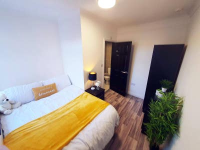 Quite Professional House in Southampton?  Main Photo