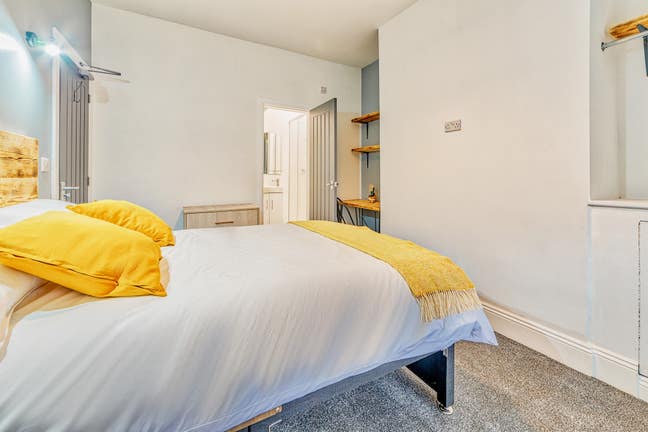 Spacious beautiful double  rooms available Main Photo