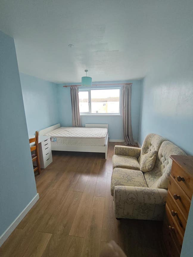 A bright en-suite large room next to Oxford Canal Main Photo