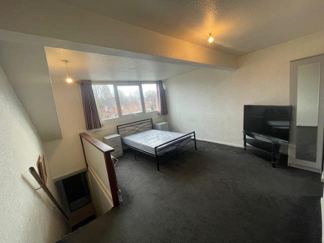 3 large double rooms supported accommodation  Main Photo