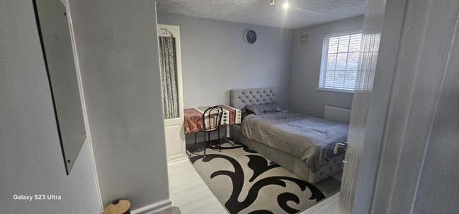 Professional Housemate Wanted – Spacious 3-Bedroom Main Photo