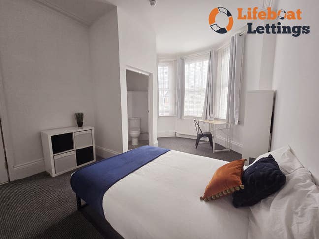 Furnished Ensuite Double Bed with bills & WiFi inc Main Photo