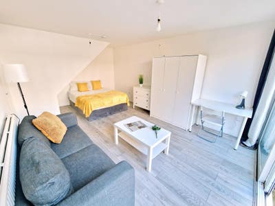 Spacious Double Room with Garden Access - Archway Main Photo