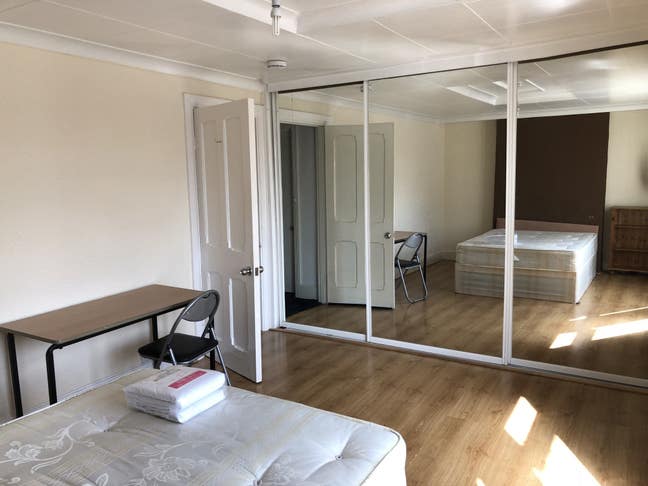 Large Double Room - All Bills Included! Main Photo