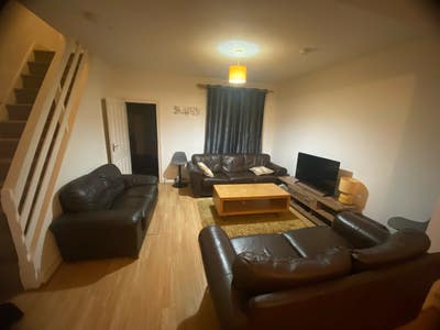 Double room available in sharing for muslim girl Main Photo