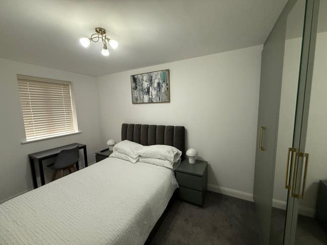 Luxurious Double Room available Mon-Fri preferably Main Photo