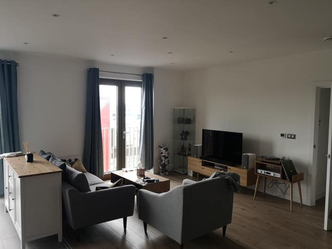 Modern ensuite double bedroom available to rent Main Photo