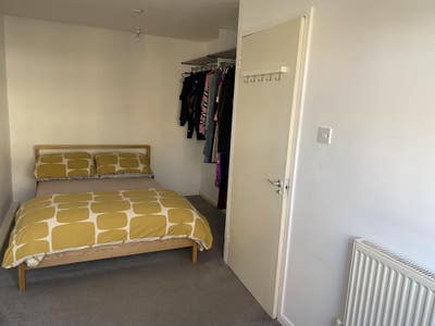 ✨ Spacious double room in Bow, E3 2-bed maisonette Main Photo