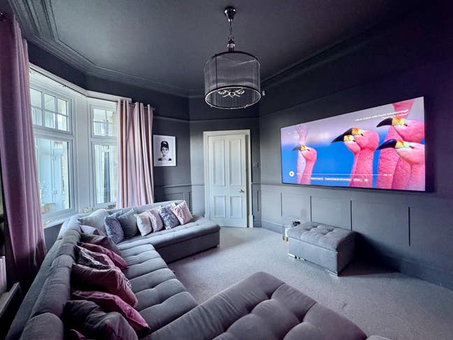 SpaciousBedroom with Large Emperor Bed & En-suite  Main Photo