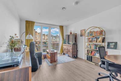 Modern 1 bed apartment available in Sydenham Main Photo